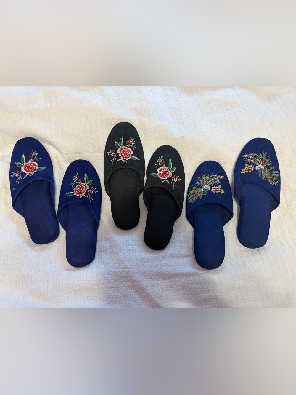 Embroidered Floral Slip-On Women’s Slippers - Navy/Black
